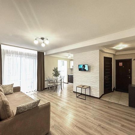 קייב Artal Apartment On Obolonskyi Avenue 16A, 2 Bedroom מראה חיצוני תמונה